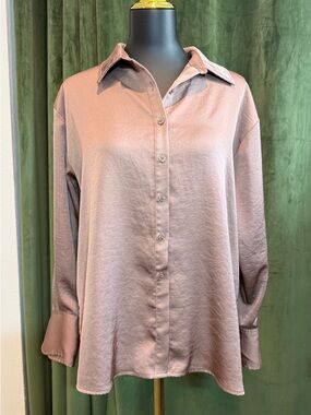 Women's Dusty Rose Button-Front Shirt - Classic Collared Top